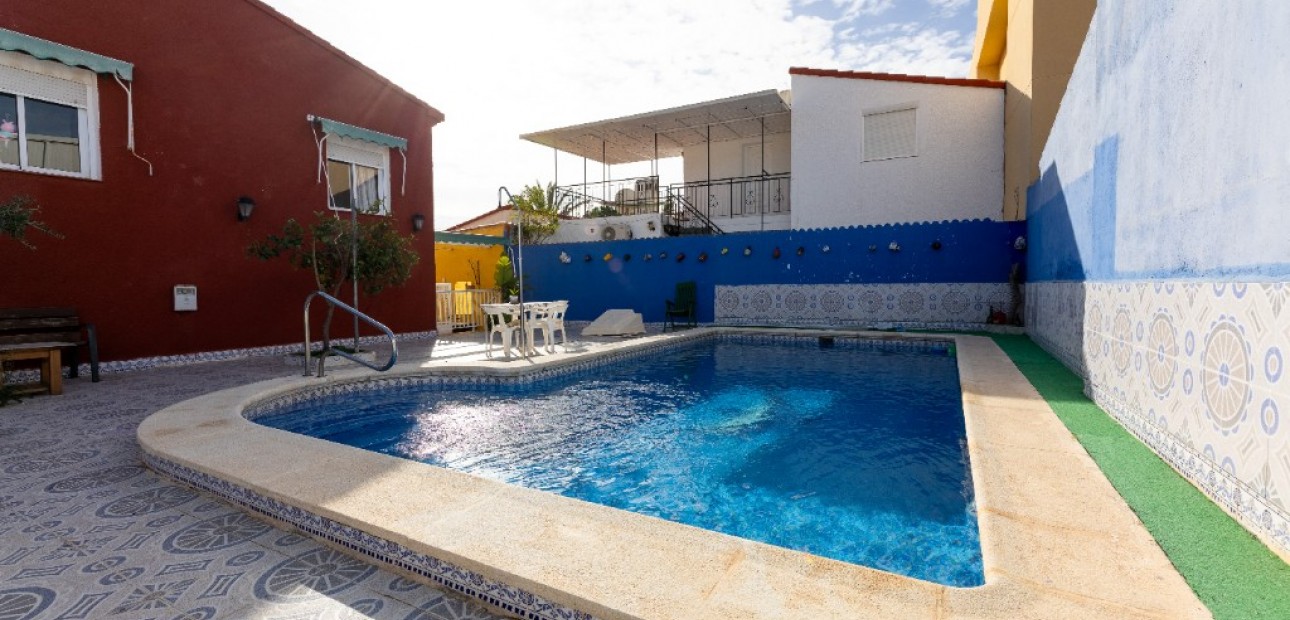 Sale - Villa -
Punta Prima