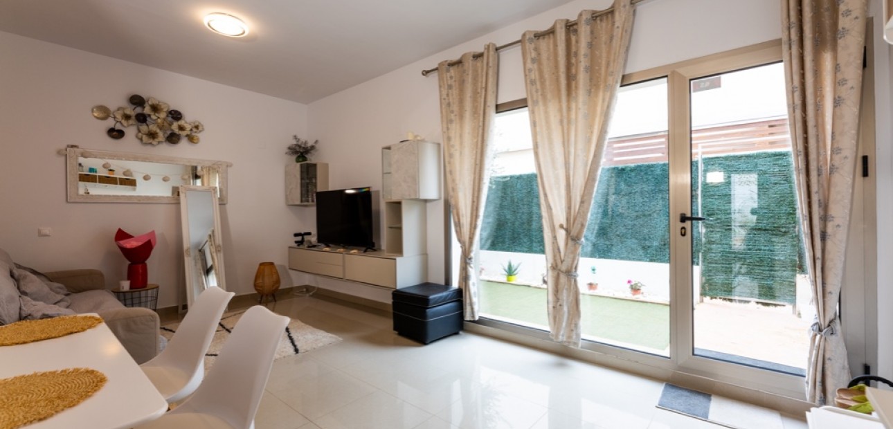 Venta - Adosado -
Punta Prima