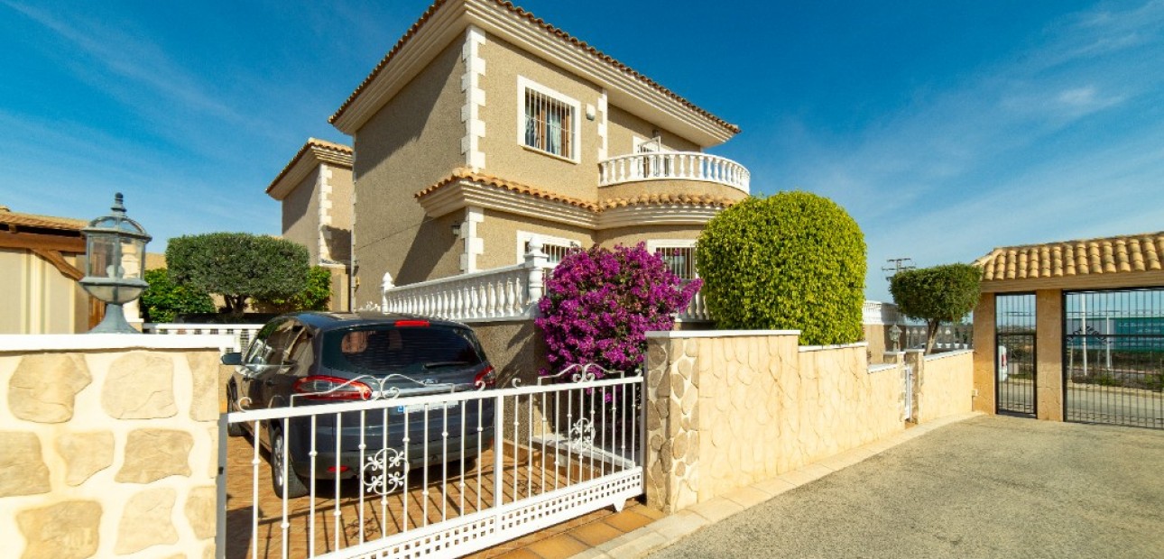 Herverkoop - Villa -
Torrevieja - Los altos