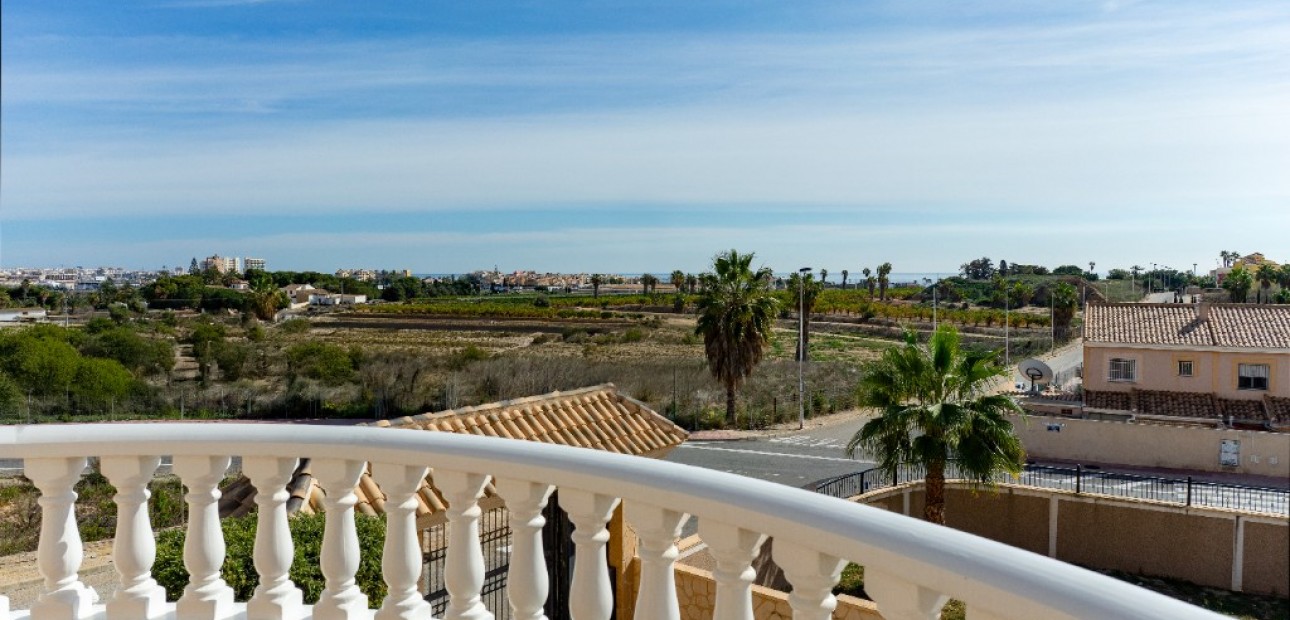 Herverkoop - Villa -
Torrevieja - Los altos