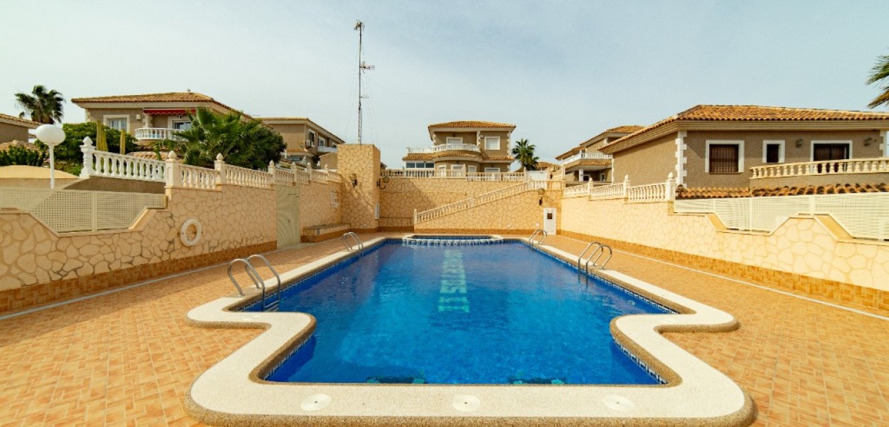 Herverkoop - Villa -
Torrevieja - Los altos