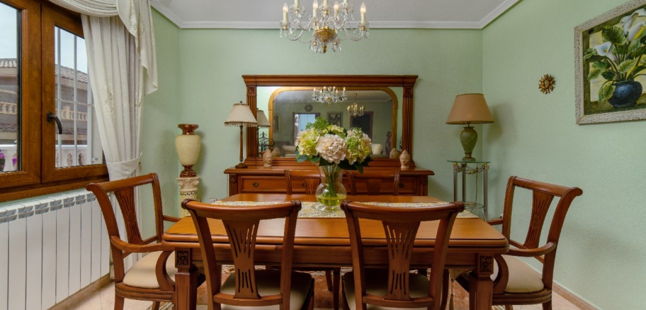 Herverkoop - Villa -
Torrevieja - Los altos