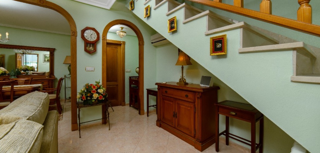 Herverkoop - Villa -
Torrevieja - Los altos