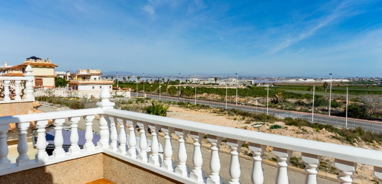 Herverkoop - Villa -
Torrevieja - Los altos