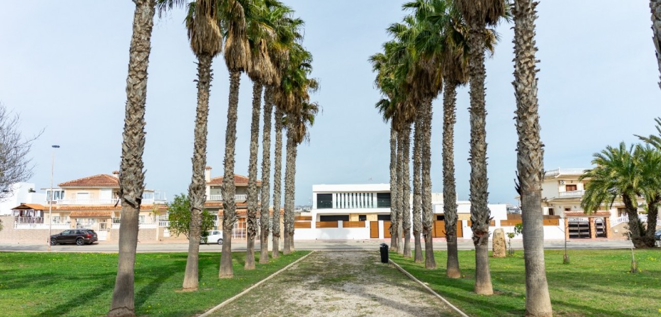 Herverkoop - Villa -
Torrevieja - Los altos