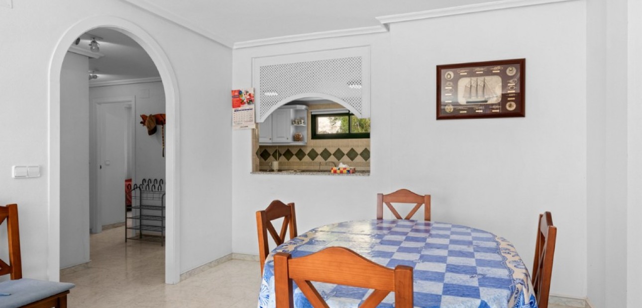 Venta - Apartamento / piso -
Campoamor