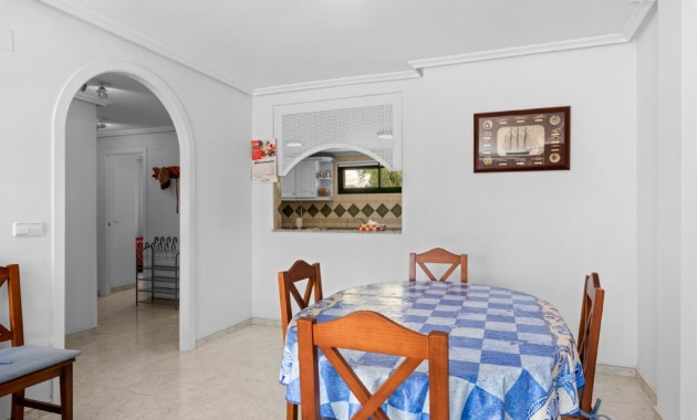 Venta - Apartamento / piso -
Campoamor