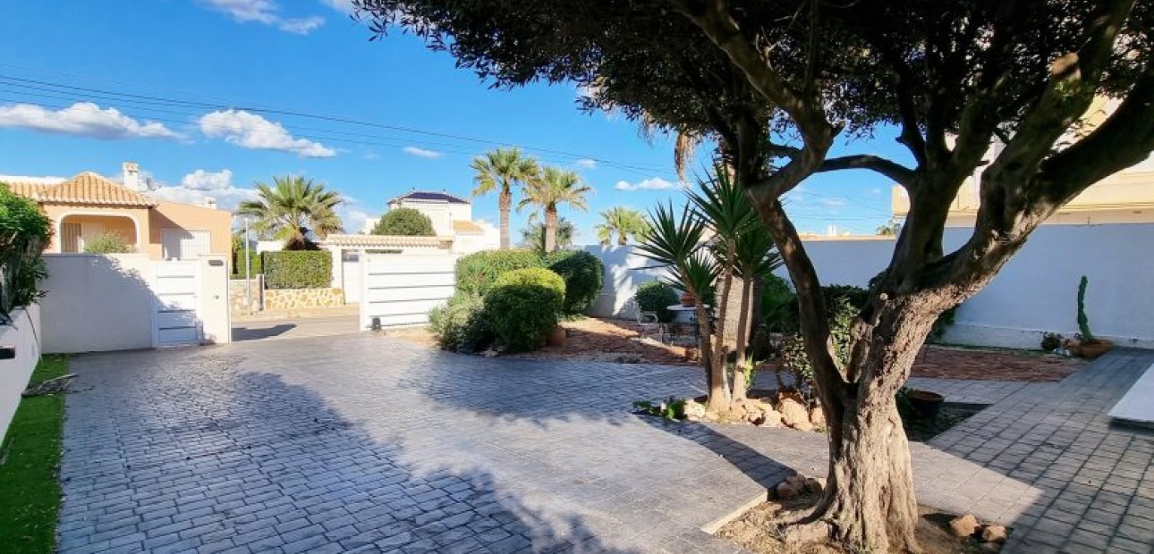 Venta - Villa -
Playa Flamenca