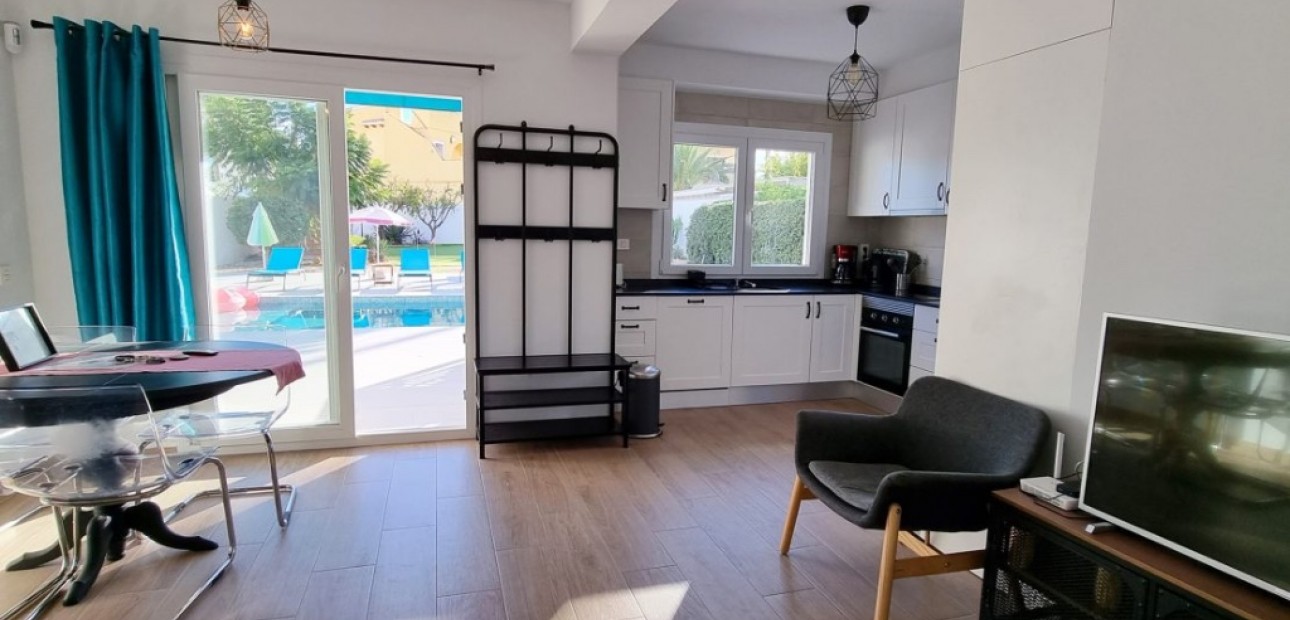 Venta - Villa -
Playa Flamenca