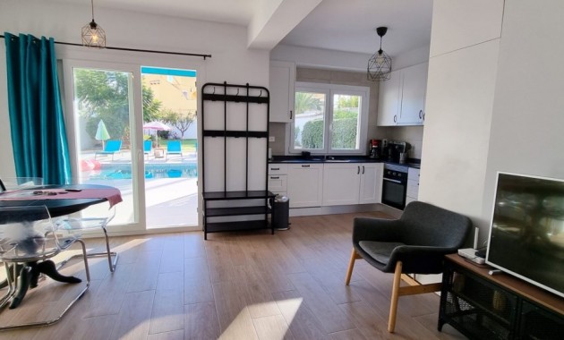 Venta - Villa -
Playa Flamenca