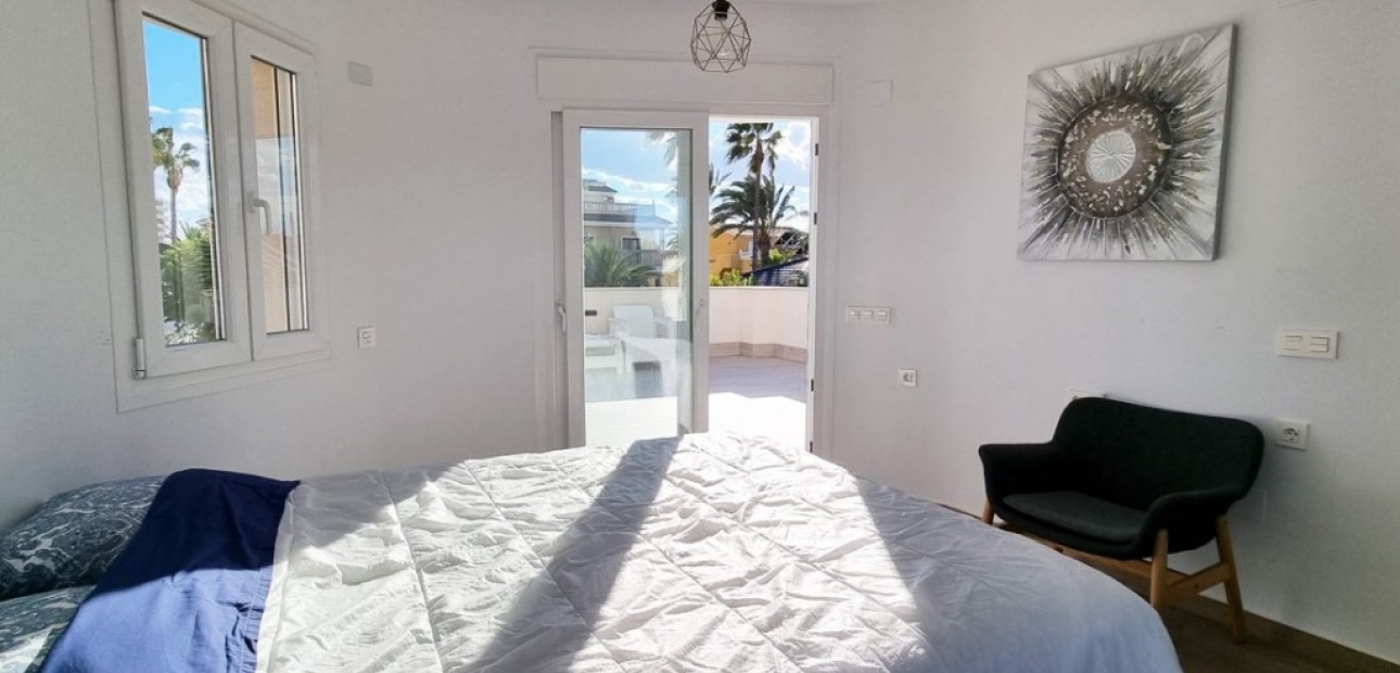Venta - Villa -
Playa Flamenca