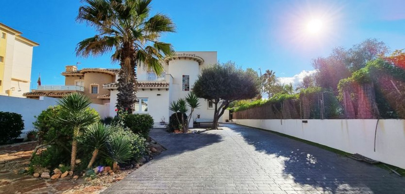 Venta - Villa -
Playa Flamenca