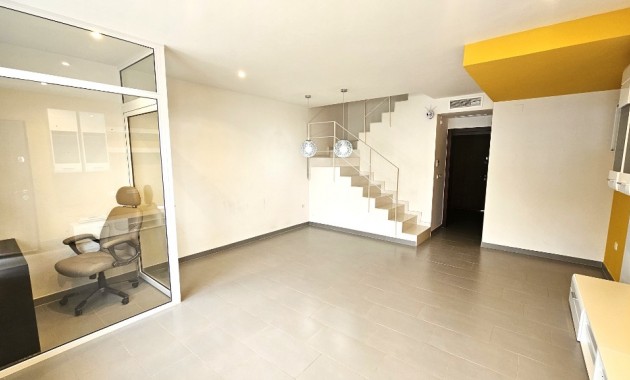 Herverkoop - Herenhuis -
Torrevieja