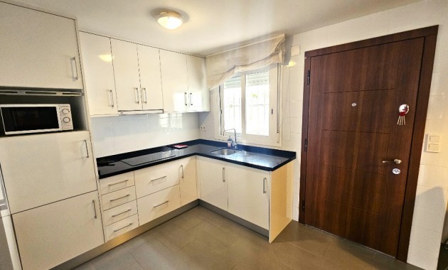 Herverkoop - Herenhuis -
Torrevieja