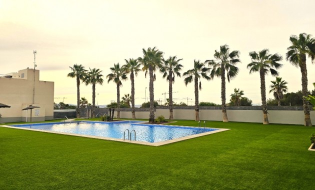 Herverkoop - Herenhuis -
Torrevieja