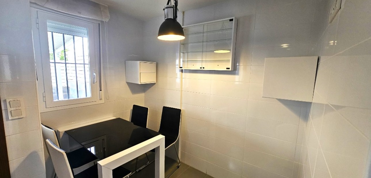 Herverkoop - Herenhuis -
Torrevieja