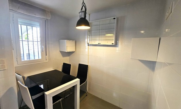 Herverkoop - Herenhuis -
Torrevieja