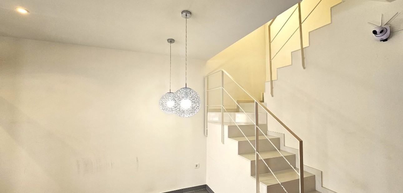 Herverkoop - Herenhuis -
Torrevieja