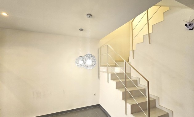 Herverkoop - Herenhuis -
Torrevieja