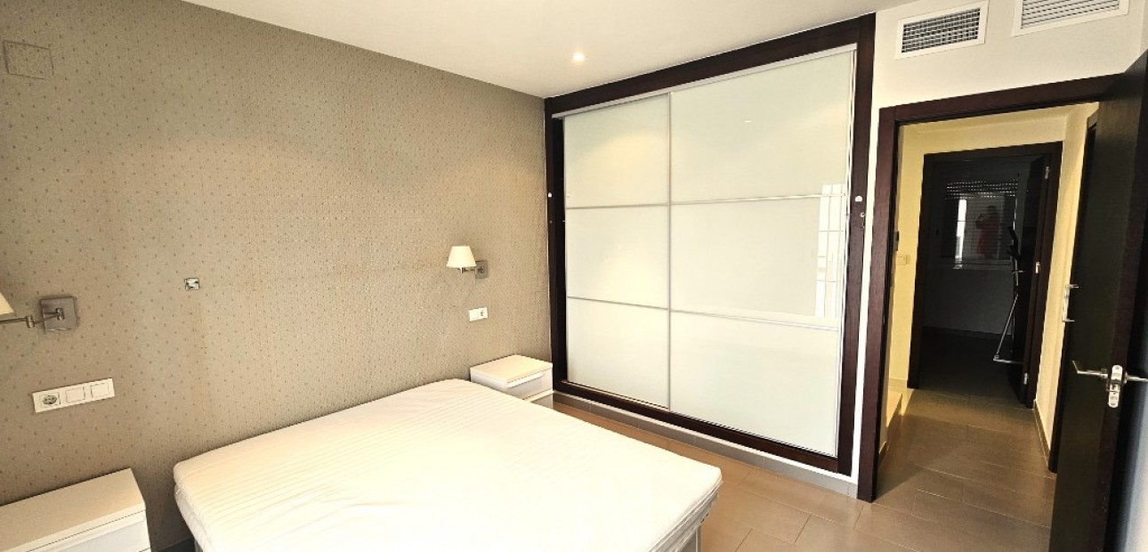 Herverkoop - Herenhuis -
Torrevieja