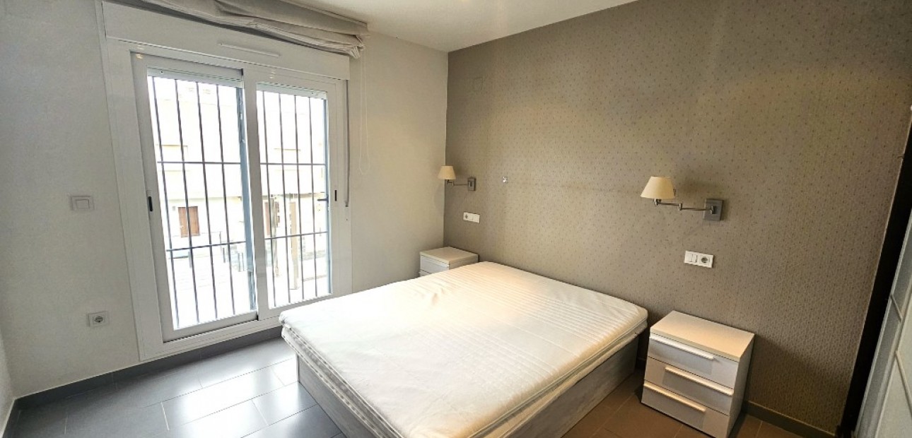 Herverkoop - Herenhuis -
Torrevieja