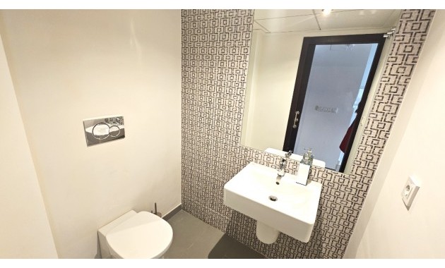 Herverkoop - Herenhuis -
Torrevieja