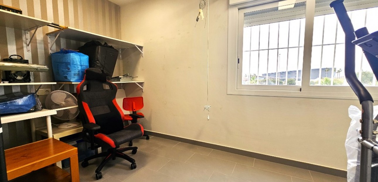 Herverkoop - Herenhuis -
Torrevieja