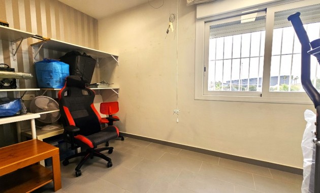 Herverkoop - Herenhuis -
Torrevieja