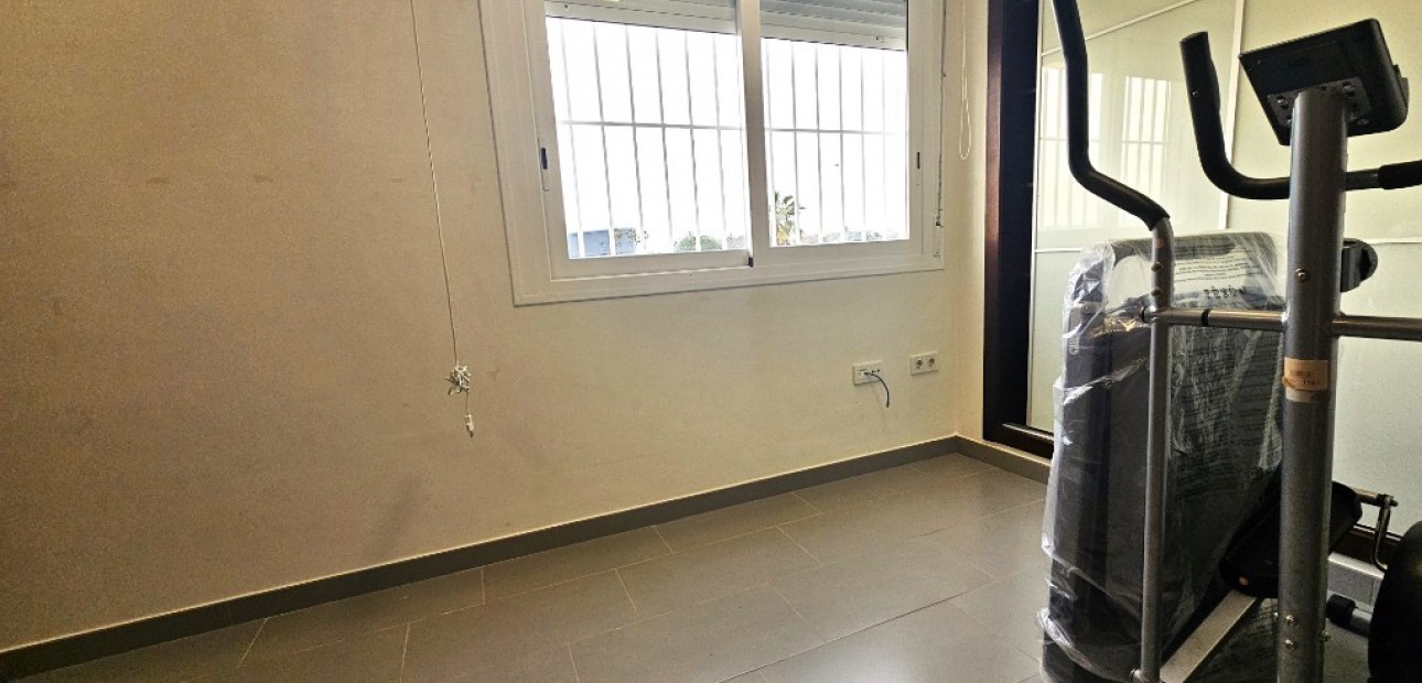 Herverkoop - Herenhuis -
Torrevieja