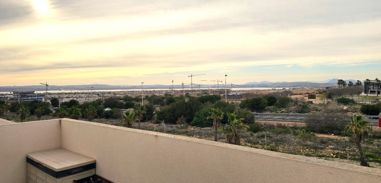 Herverkoop - Herenhuis -
Torrevieja