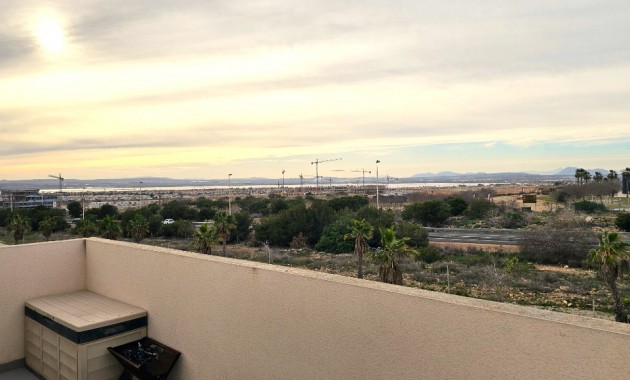 Herverkoop - Herenhuis -
Torrevieja