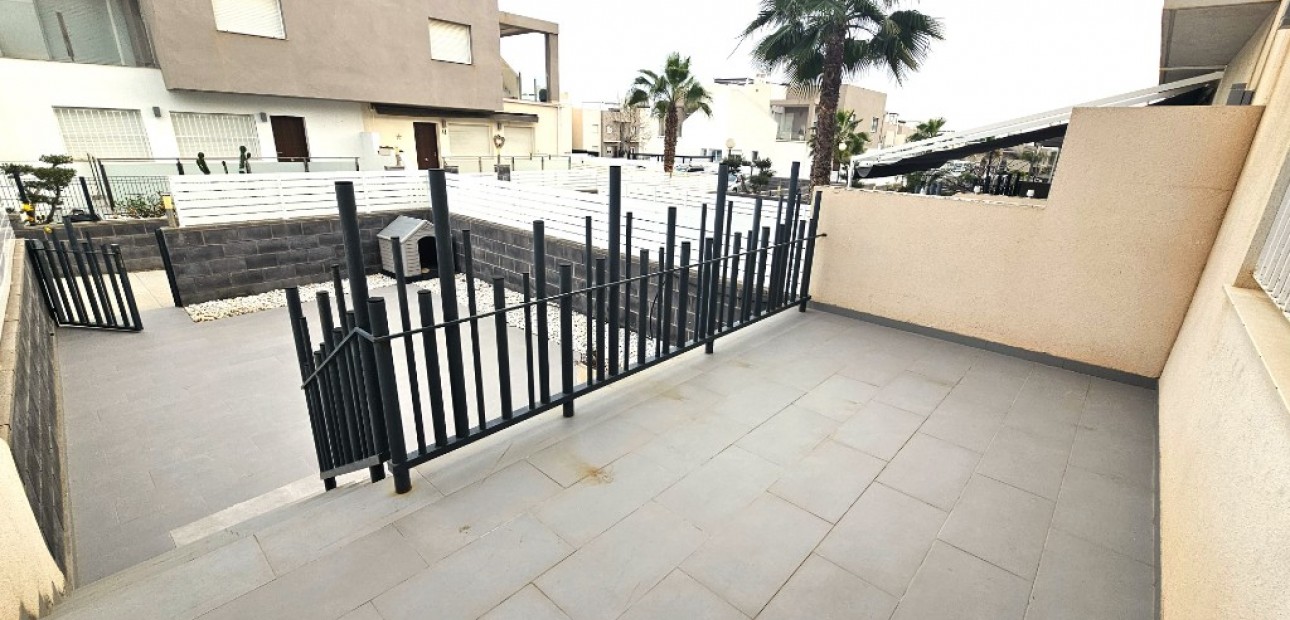 Herverkoop - Herenhuis -
Torrevieja