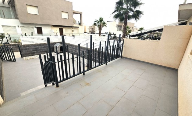 Herverkoop - Herenhuis -
Torrevieja