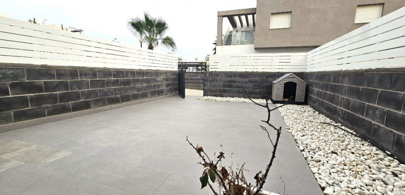 Herverkoop - Herenhuis -
Torrevieja