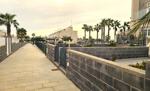 Herverkoop - Herenhuis -
Torrevieja