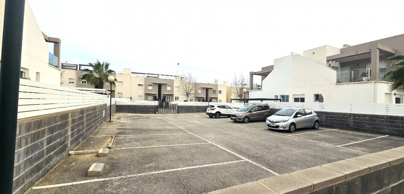 Herverkoop - Herenhuis -
Torrevieja