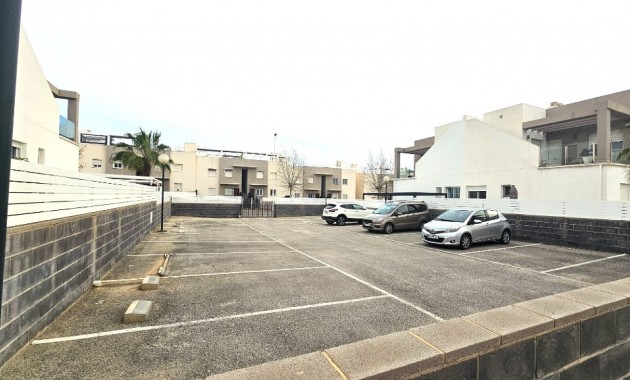 Herverkoop - Herenhuis -
Torrevieja