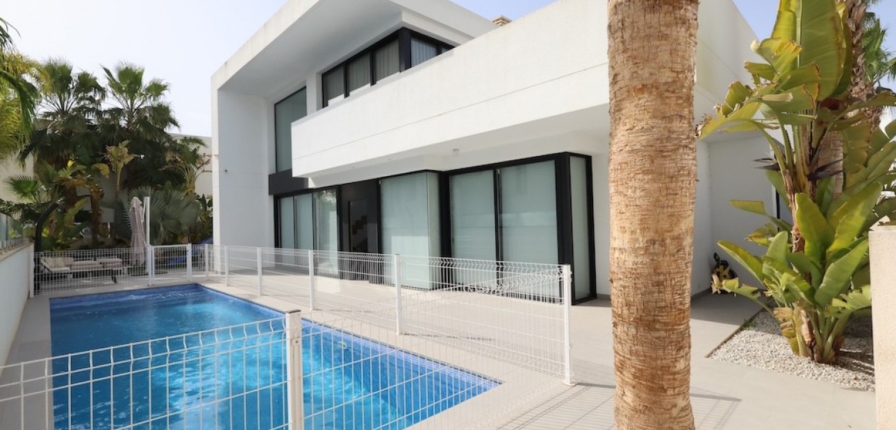 Herverkoop - Villa -
Ciudad Quesada