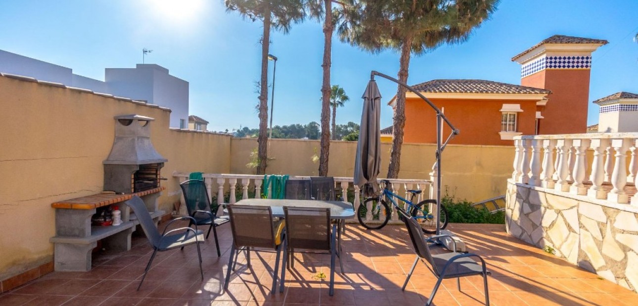 Sale - Villa -
Villamartín
