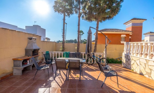 Sale - Villa -
Villamartín