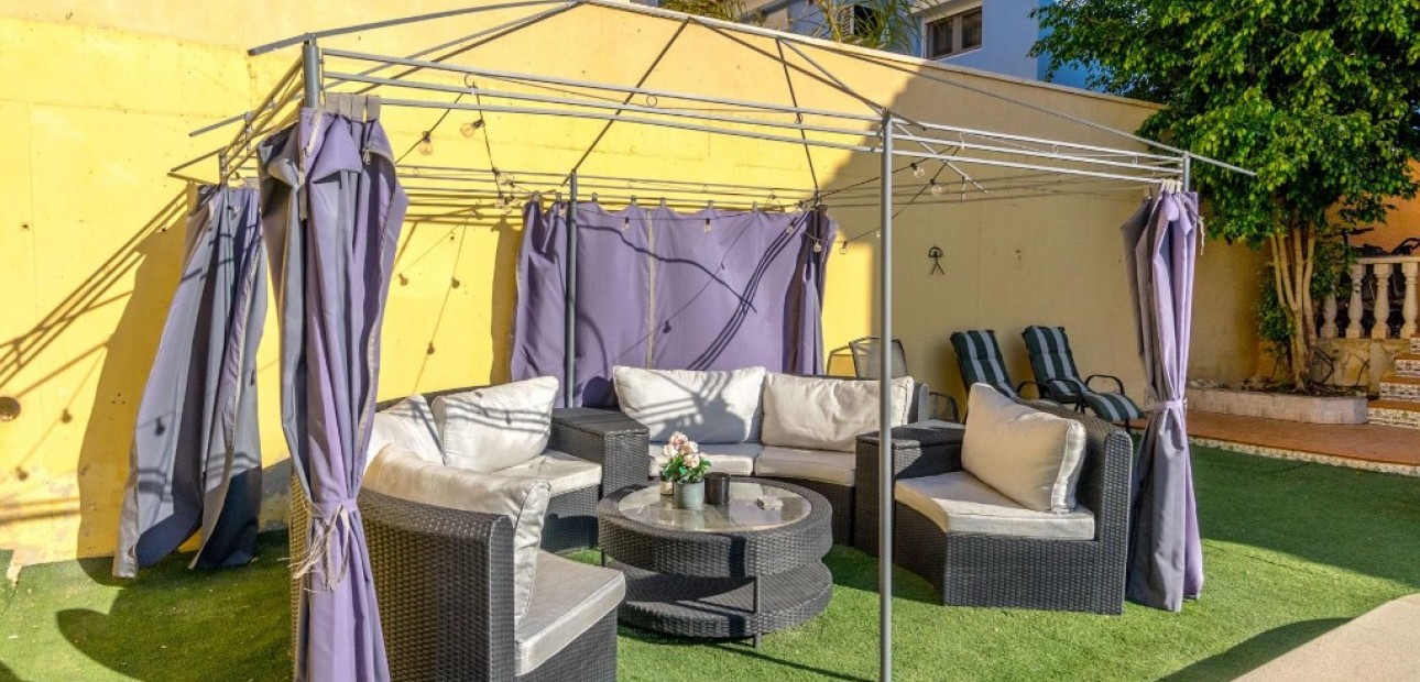 Sale - Villa -
Villamartín