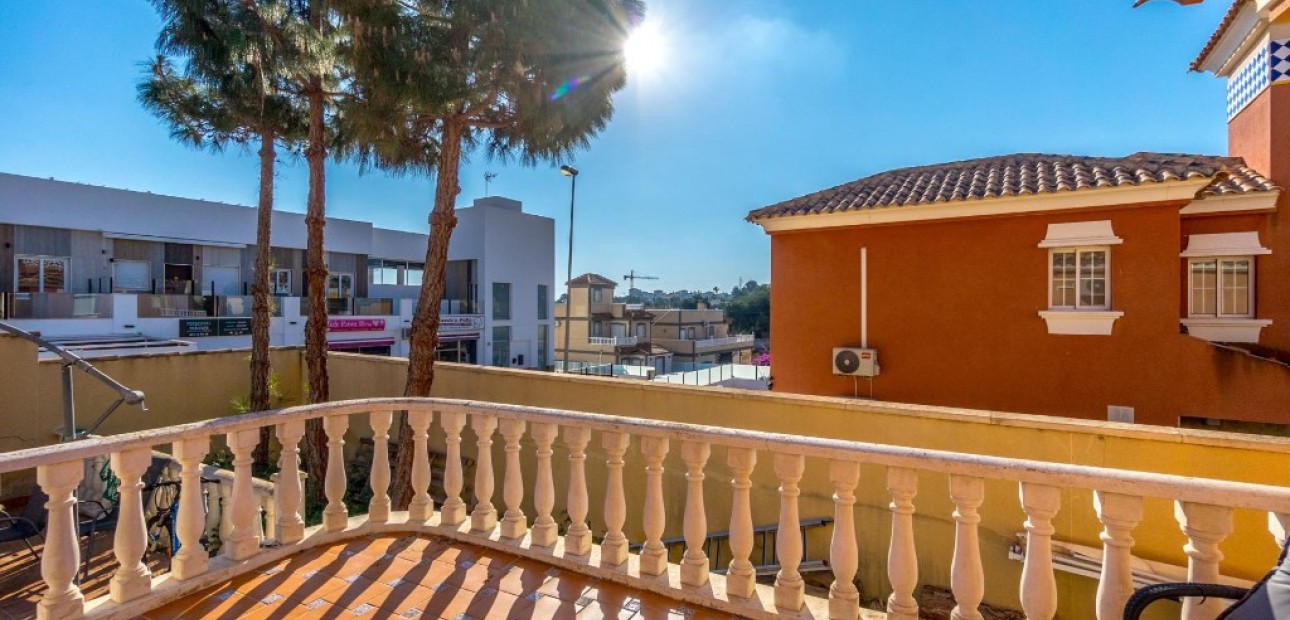 Sale - Villa -
Villamartín