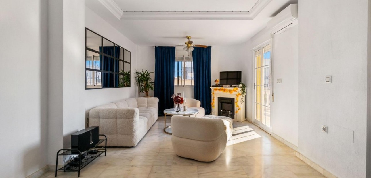 Sale - Villa -
Villamartín