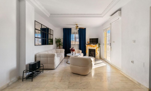 Sale - Villa -
Villamartín