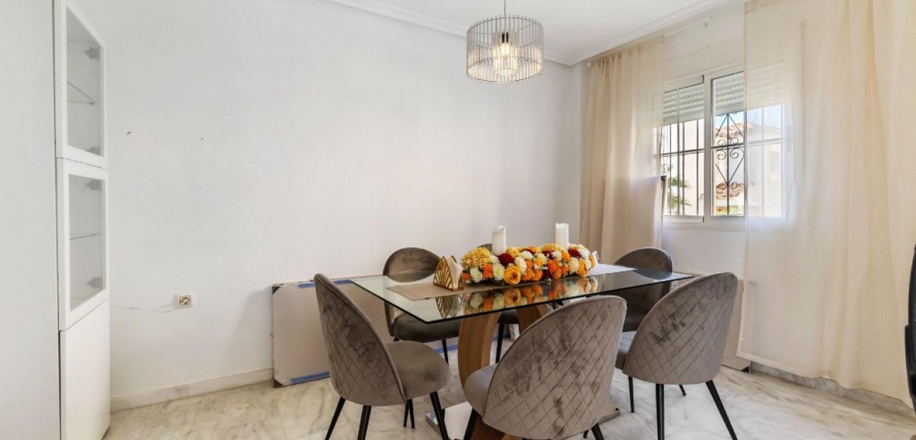 Sale - Villa -
Villamartín