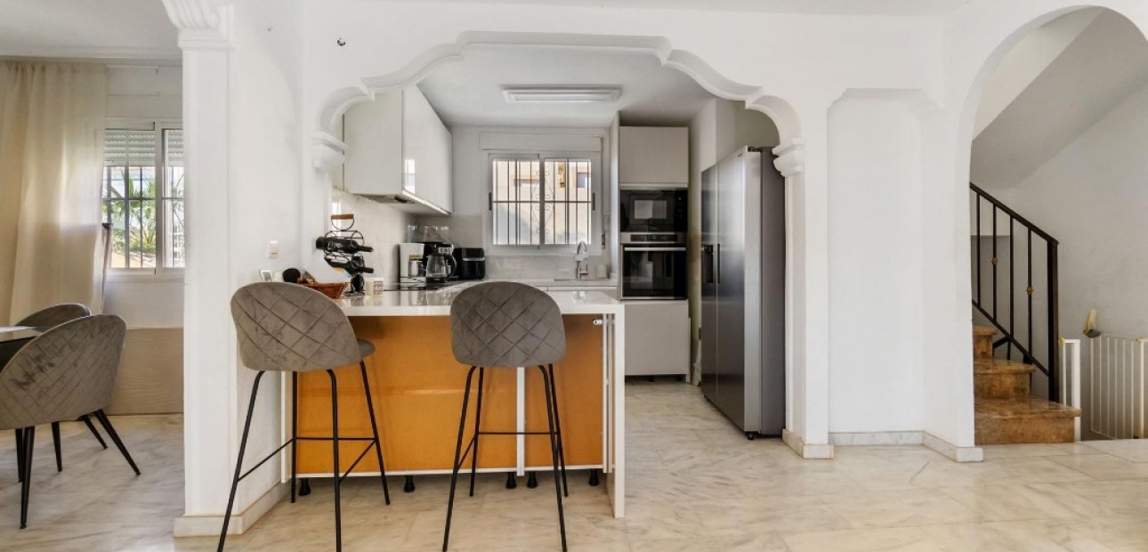 Sale - Villa -
Villamartín