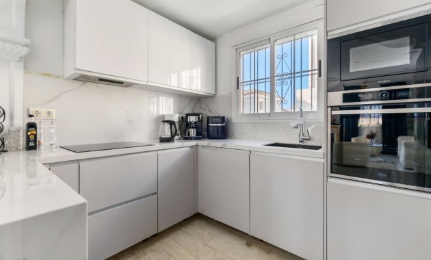 Sale - Villa -
Villamartín