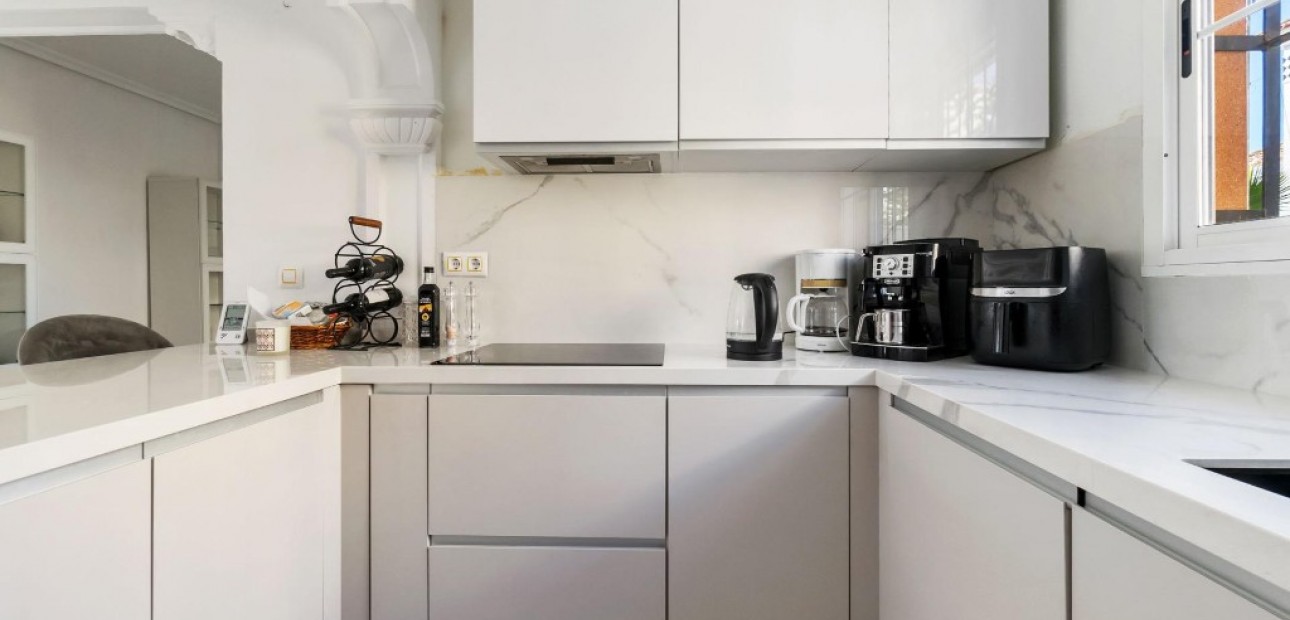 Sale - Villa -
Villamartín