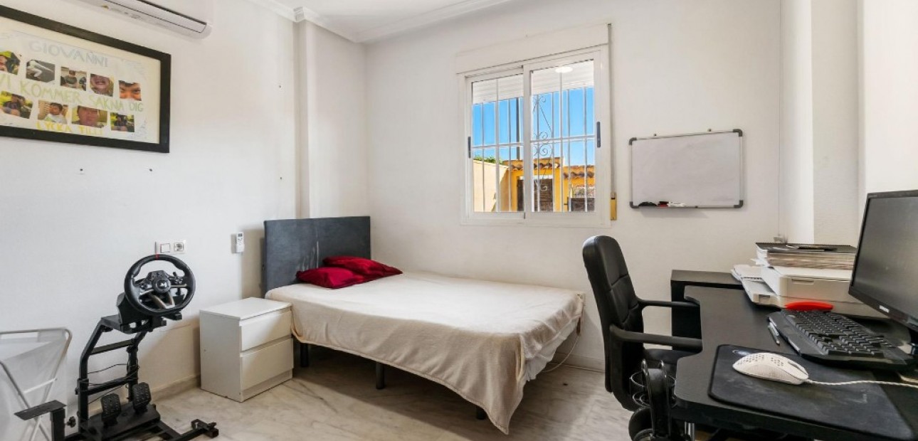 Sale - Villa -
Villamartín