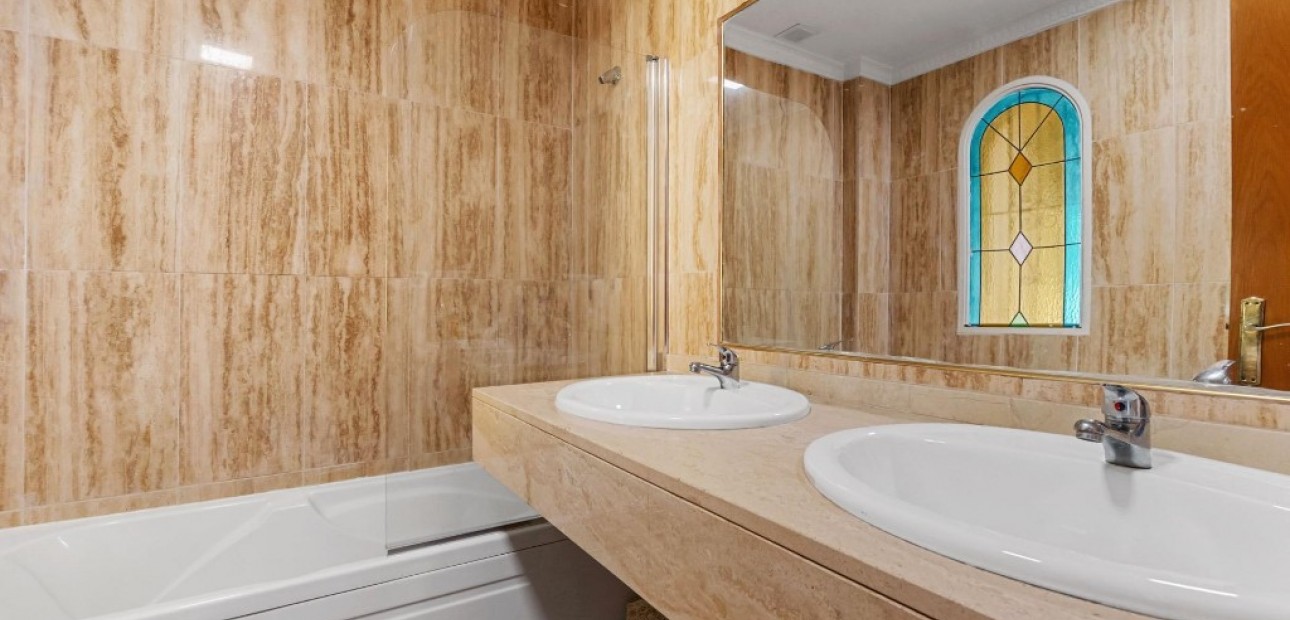 Sale - Villa -
Villamartín